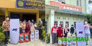 JNE Pekanbaru maknai Hari kemerdekaan dengan semangat Berbagi